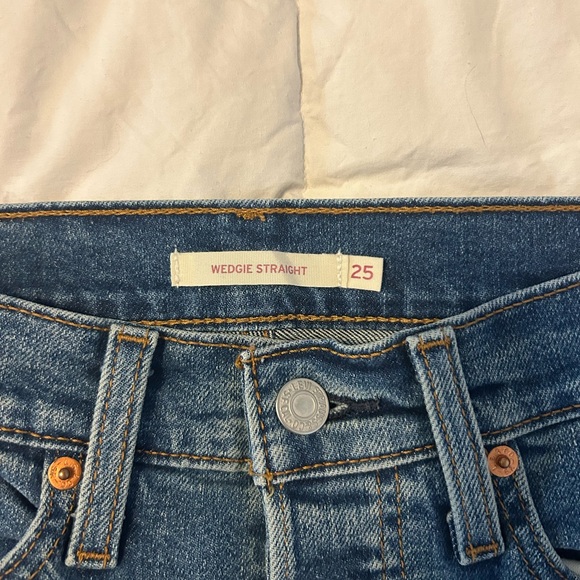 Levi's Wedgie Straight Jeans - Picture 3 of 5